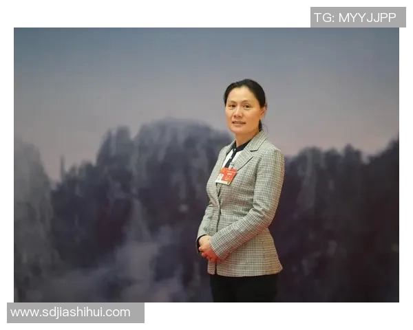 实时新闻刘丽的英雄联盟之路从新手到职业玩家的深度对话与成长故事